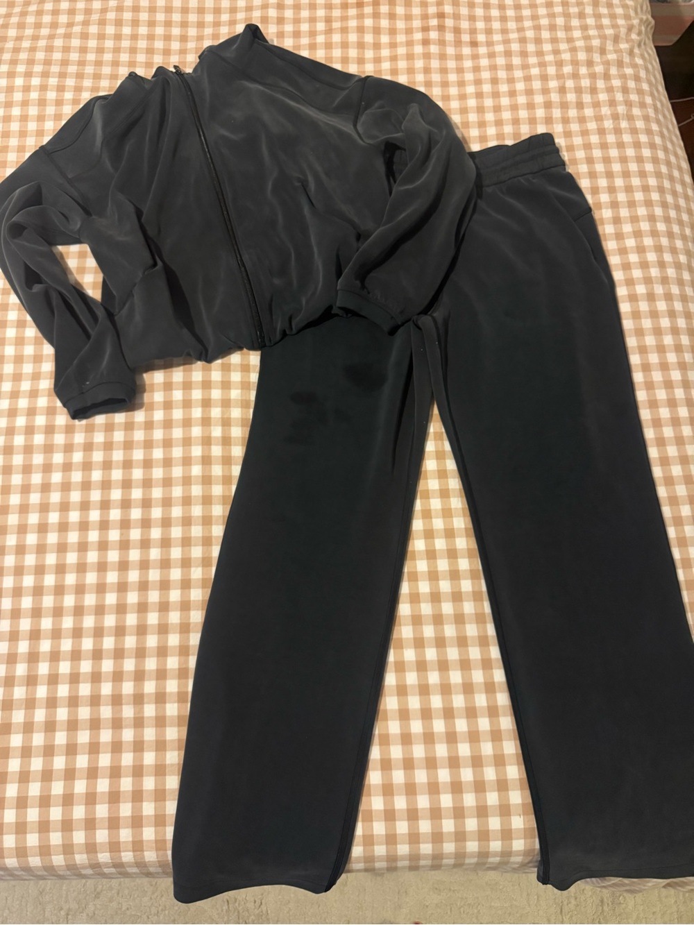 Lululemon set size 6 charcoal brushed soft fabric